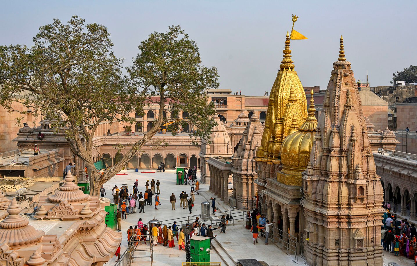 Kashi Vishwanath Temple Darshan, Aarti, and Booking - Ghoomophiro